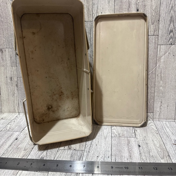 Vintage Tin Picnic Basket / Lunch box with Floral Design - Picture 5 of 5